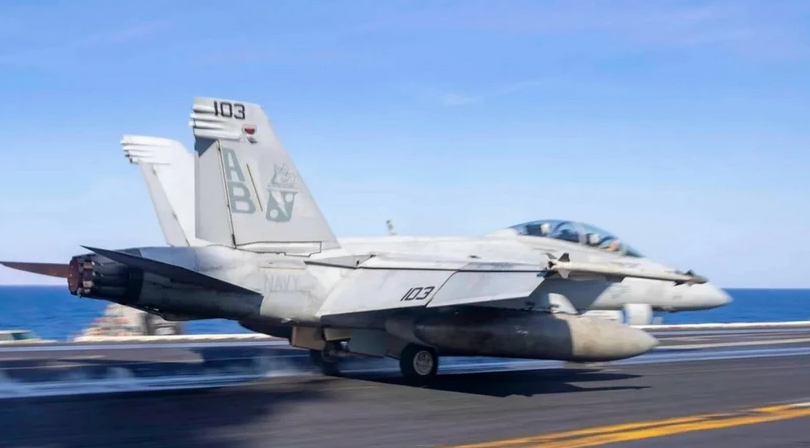 Gặp sự cố, máy bay Hải quân Mỹ hạ cánh khẩn cấp tại Philippines